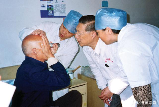 郑大人物之张效房教授:医界常青树 光明照人间
