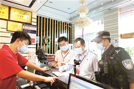 不吃公款吃老板:有中管干部也有基层人员,场所五花八门