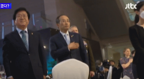 韩国人被这幕破大防了:美国人看了会笑死吧…