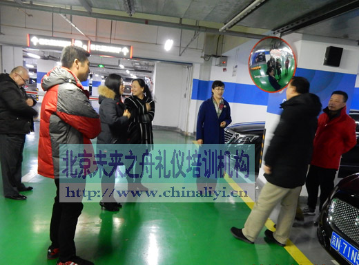 未来之舟公务车司机礼仪培训现场