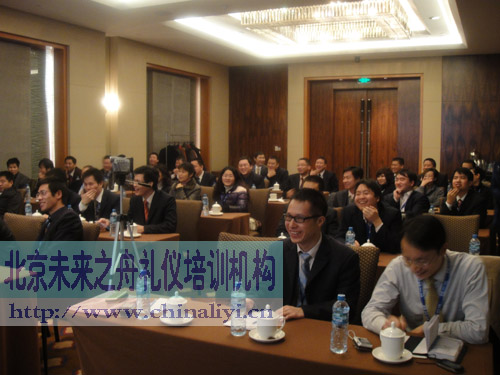 未来之舟礼仪培训现场