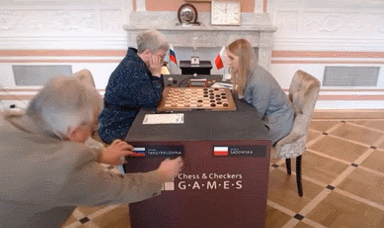 国际跳棋比赛途中俄罗斯国旗突然被撤