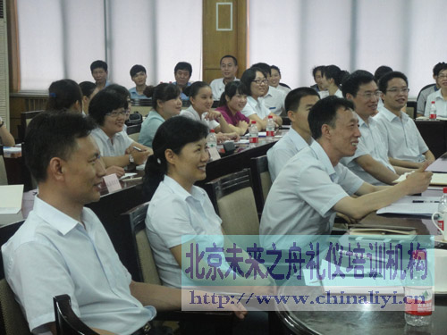 未来之舟礼仪培训现场