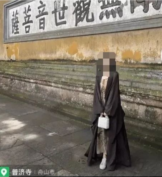 一边露大腿一边逛寺庙,“佛媛”遭封杀委屈她们了吗?