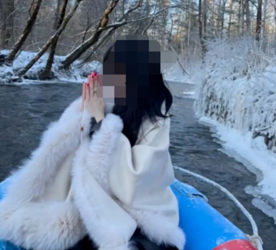一边露大腿一边逛寺庙,“佛媛”遭封杀委屈她们了吗?