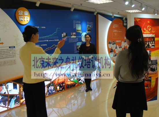 未来之舟展厅讲解员礼仪培训现场照片