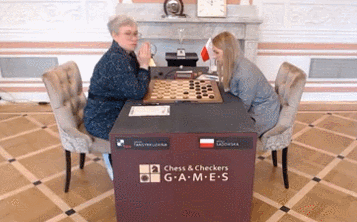 国际跳棋比赛途中俄罗斯国旗突然被撤