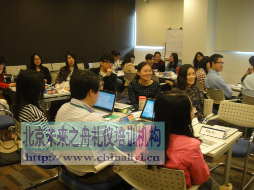 未来之舟礼仪培训现场