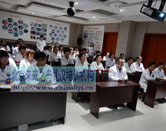 未来之舟优质医护服务礼仪培训现场