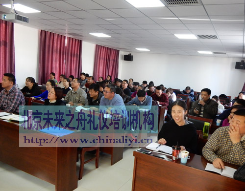 未来之舟礼仪培训现场