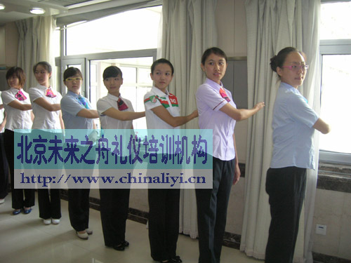 未来之舟优质窗口服务礼仪培训现场