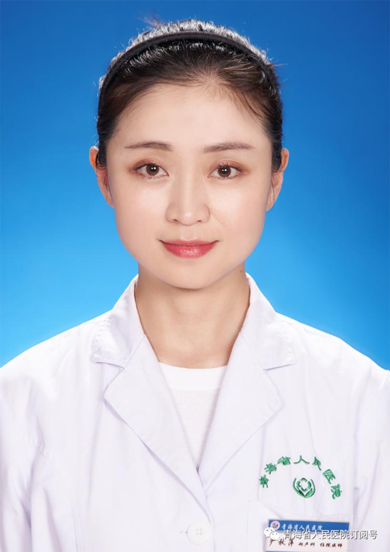青海省人民医院尹秋萍医生为陌生人口对口吸痰,救回一命
