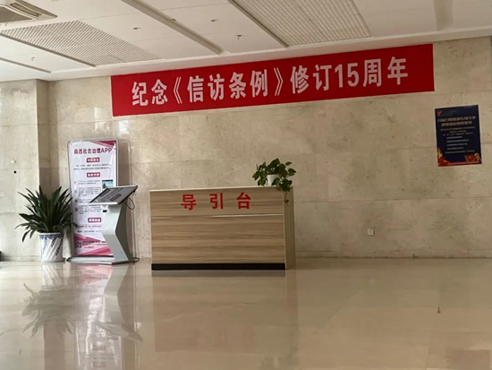 记者暗访!南昌一行政服务中心工作人员上班时间端菜串门