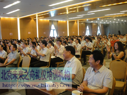 未来之舟礼仪培训现场